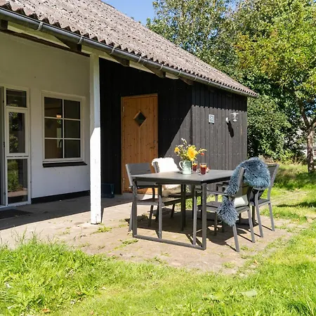 Den Gamle Smedje Ved Slettestrand Апартаменты *