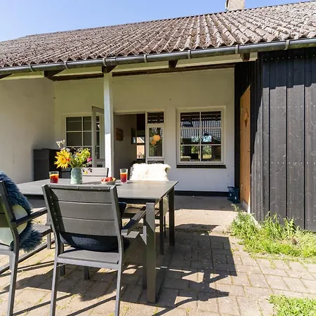Den Gamle Smedje Ved Slettestrand Апартаменты Fjerritslev